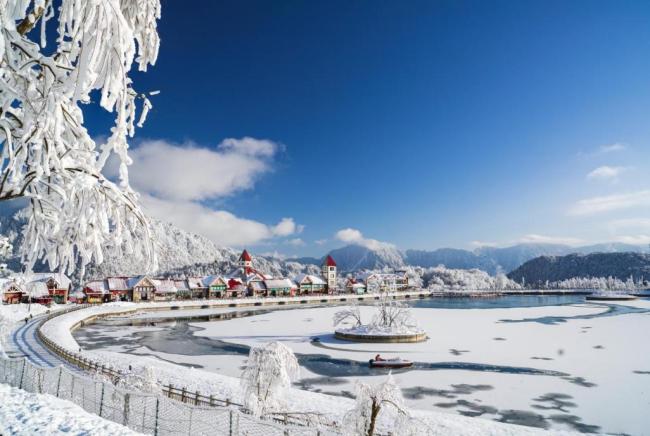 雪山小城 大美大邑